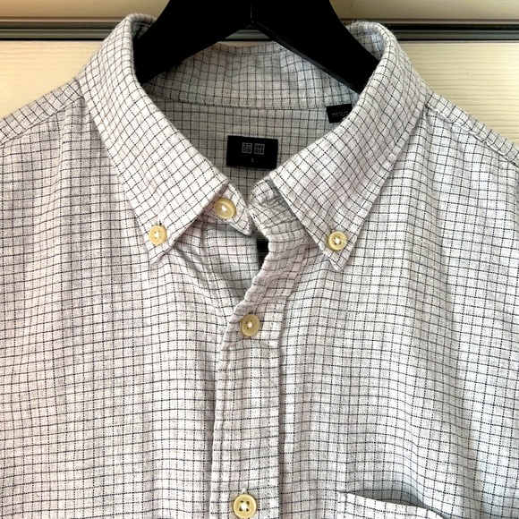 Uniqlo button down shirt. EUC - Picture 3 of 8